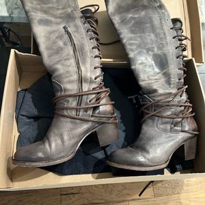 Freebird Coals - stone color. Size 10. Great for wide calf. Beautiful shoe